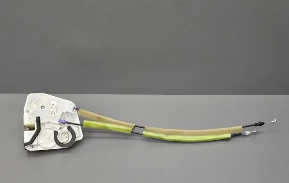 Mazda 3 III Front door lock H37H48 H37H48R1