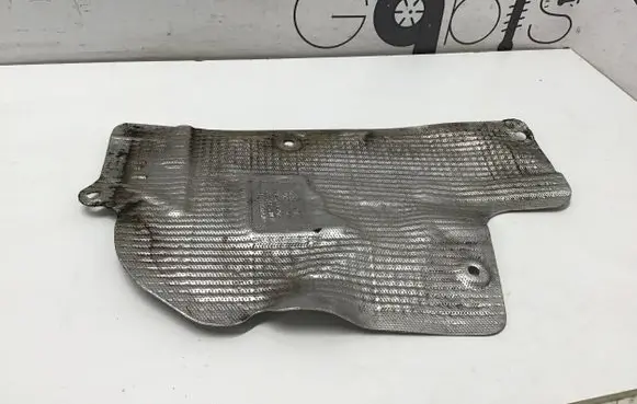 Volkswagen Touareg III Heat shield in engine bay 4M0825642F