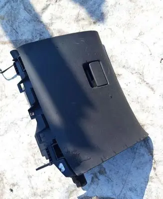 Opel Astra J Glove box 1709261