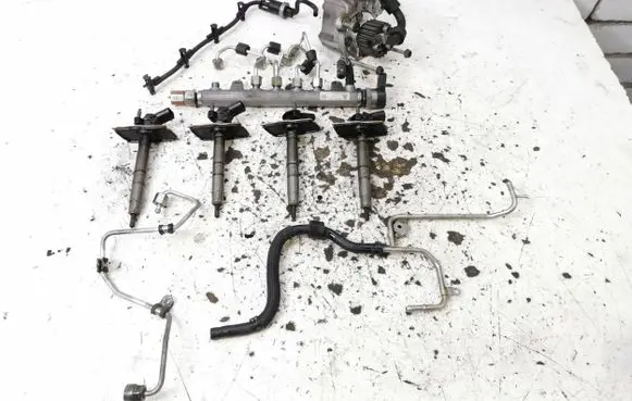 Volkswagen Golf Plus Fuel injection system set 03L130277 03L130089 03L130755