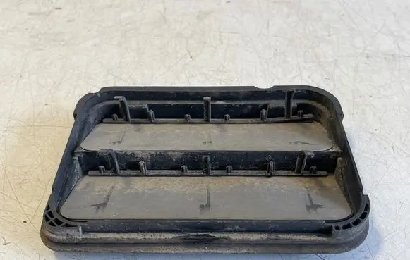 Opel Vivaro Quarter panel pressure vent 9675506980