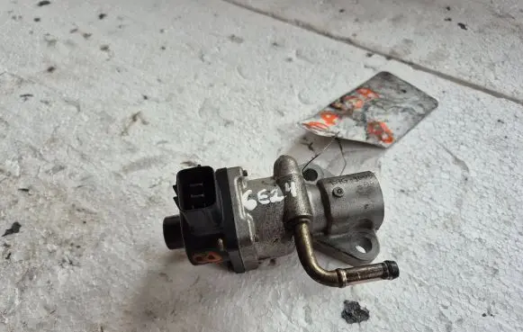 Mazda 3 I EGR valve 7S7G-90475-AC