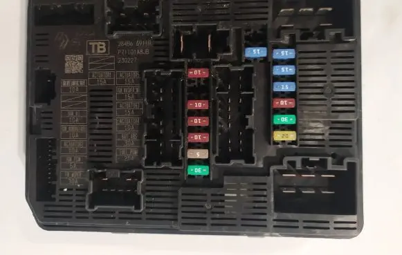 Nissan Qashqai Fuse box set 284B669HR P71101A8JB 230227
