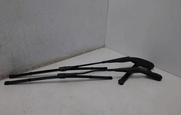 Mercedes-Benz C W205 Front wiper blade arm A2058203501 A2058208301 2058203501
