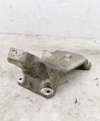 Mercedes-Benz C AMG W205 Engine mounting bracket A1772230104