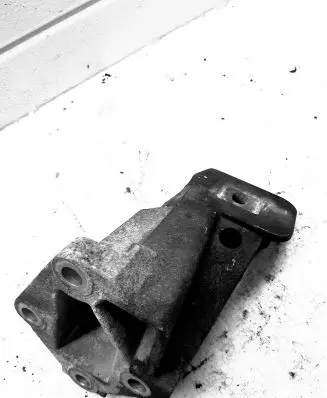 Land Rover Range Rover Sport L320 Engine mounting bracket KKU500560