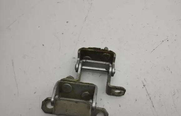 Chevrolet Captiva Tailgate/trunk/boot hinge