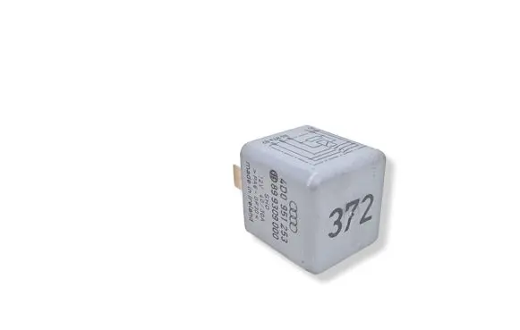 Volkswagen PASSAT B5 Other relay 4D0951253