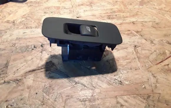 Volvo V40 Electric window control switch 1303822