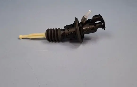 Peugeot 3008 II Clutch master cylinder 9809425480