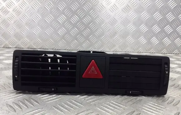Skoda Octavia Mk1 (1U) Dashboard side air vent grill/cover trim 1U0820951