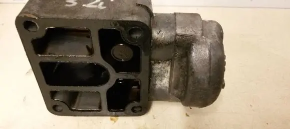 Oil filter mounting bracket