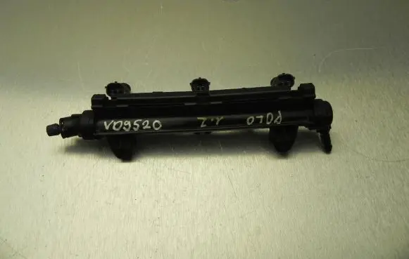 Volkswagen Polo IV 9N3 Fuel distributor 03E133320 VD9520