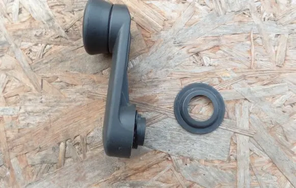 Opel Vectra C Rear door window winding handle 24451526