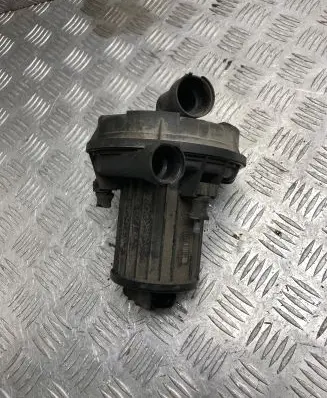 Skoda Octavia Mk2 (1Z) Secondary air pump 06A959253E 06A131333C
