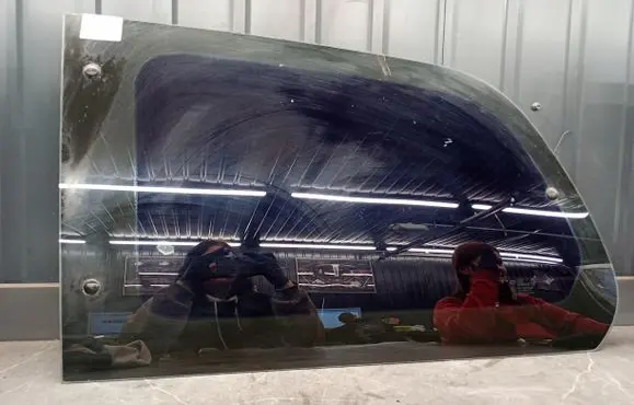 KIA Carnival Rear side window