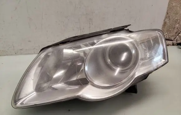 Volkswagen PASSAT B6 Headlight/headlamp