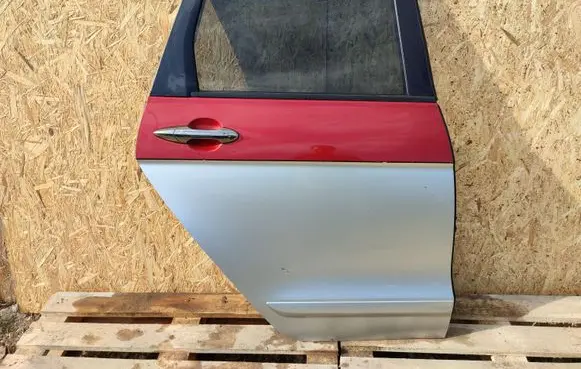 Honda FR-V Rear door