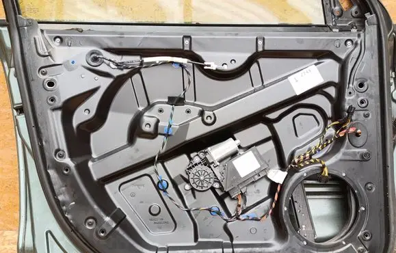 Volkswagen Touareg I Front window lifting mechanism without motor 7L6837729M 3D1959793E 43110302