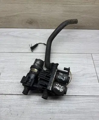 BMW 7 E38 Coolant heater control valve 8391348 PA66GF25