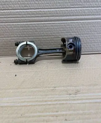 Renault Clio III Piston with connecting rod 69L34