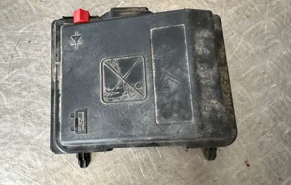 Peugeot 308 Fuse box cover 9678633380