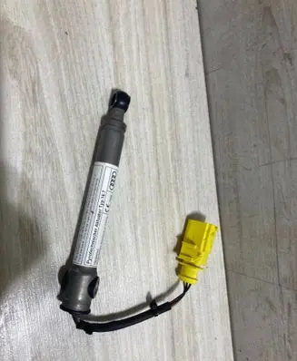 Engine bonnet/hood hinges