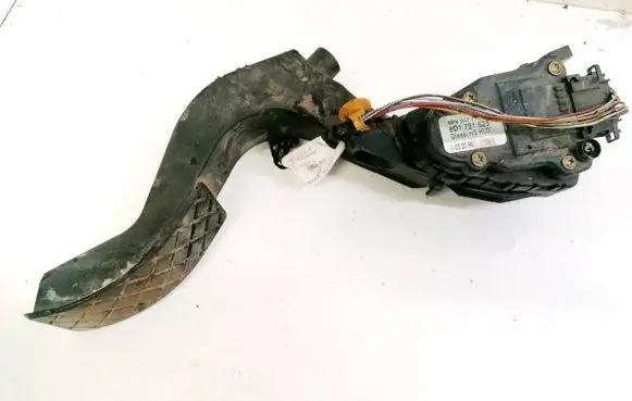 Volkswagen PASSAT B5.5 Accelerator throttle pedal 8D1721523 6PV007770