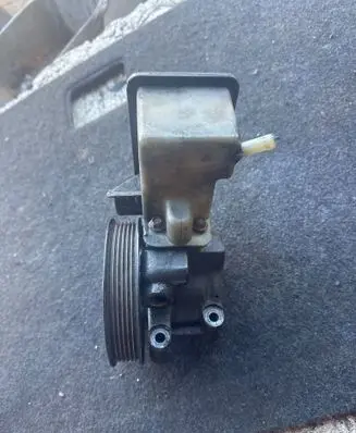 Ford Mondeo Mk III Power steering pump 1S703A733AA