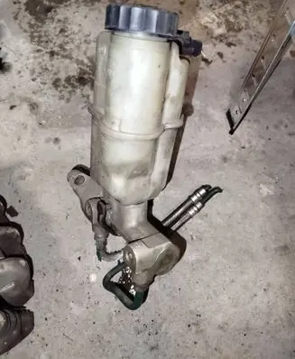 Peugeot 407 Master brake cylinder 9646980980