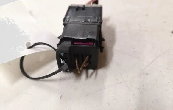 Volkswagen PASSAT B6 Hazard light switch 3C0953509A