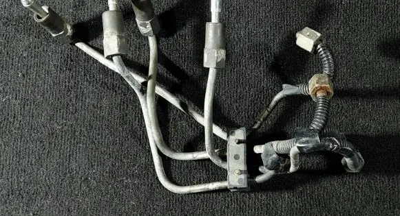 Mazda 323 F Fuel injector supply line/pipe 