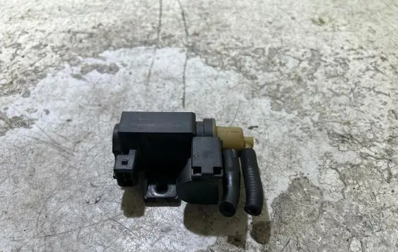 Mercedes-Benz A W176 Turbo solenoid valve 8200790180 13T212 70181405