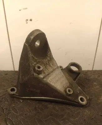 Audi A6 S6 C4 4A Engine mounting bracket 8D0399114S