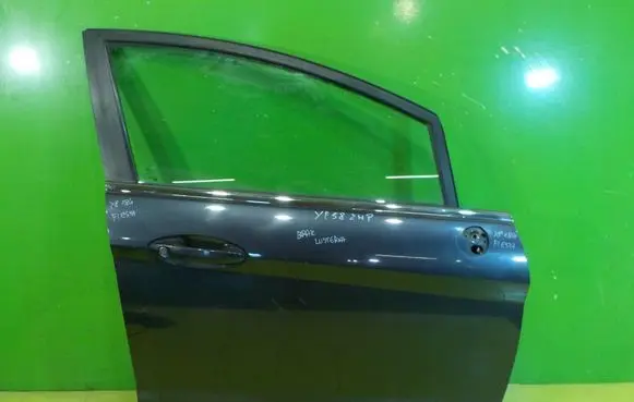 Ford Fiesta Front door PRZOD XP184