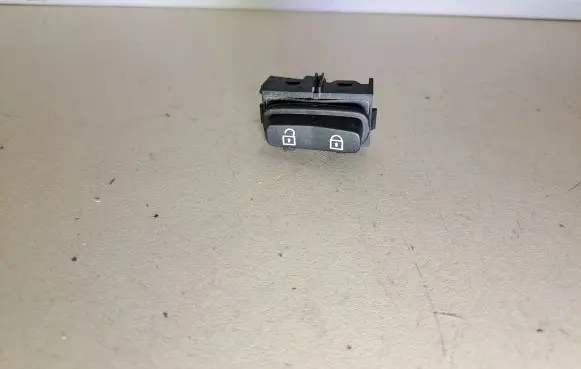 Volvo V70 Central locking switch button 30710475 03451600
