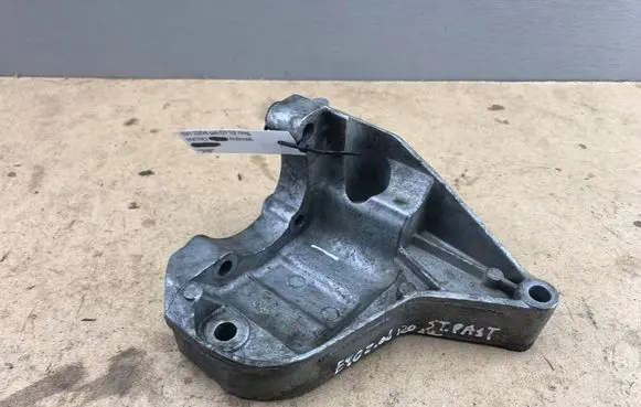 BMW 3 E90 E91 Power steering pump mounting bracket 7794455 32427794455 779445501
