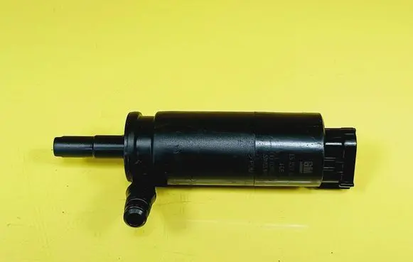 Opel Astra H Headlight washer pump 13157637