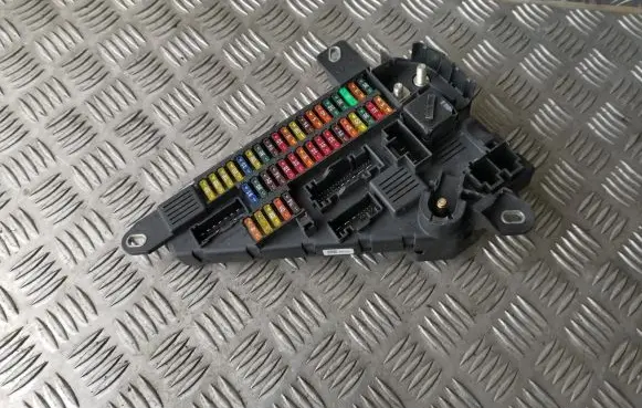 BMW 5 E60 E61 Fuse module 9138830 913883001 518956057
