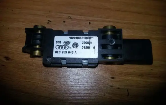 Audi A4 S4 B6 8E 8H Airbag deployment crash/impact sensor 8E0959643A