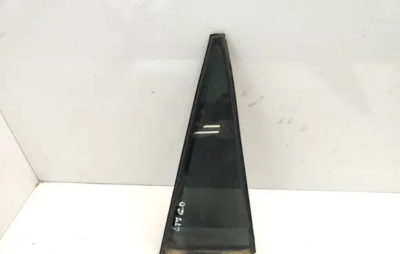 Toyota RAV 4 (XA30) Rear vent window glass DOT682 M3232