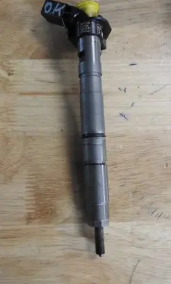 Audi A8 S8 D4 4H Fuel injector 0445117039