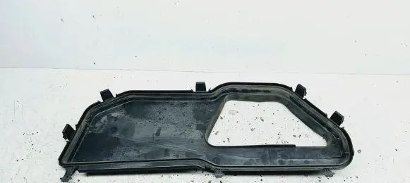 Audi Q7 4M Air filter box cover 4M1815389