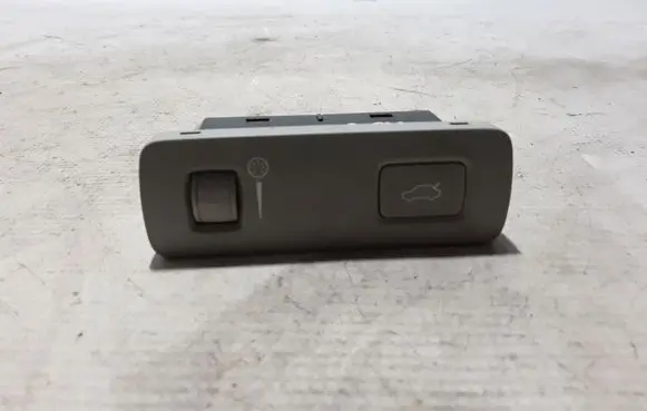 Tailgate opening switch