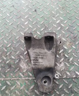 BMW 5 E60 E61 Engine mounting bracket 6770634 24S081 23191310