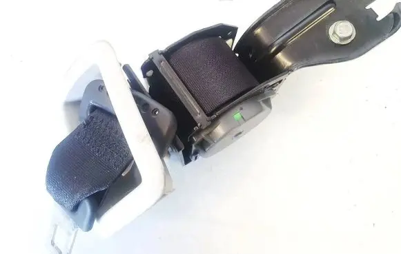 Middle seatbelt (rear)