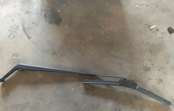 Toyota Avensis Verso Front wiper blade arm 6598