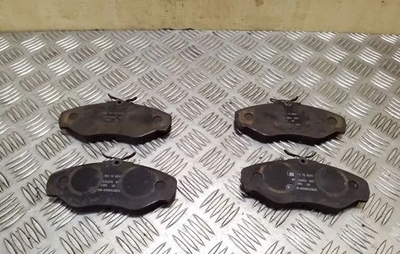 Nissan Primastar Brake pads (front) 