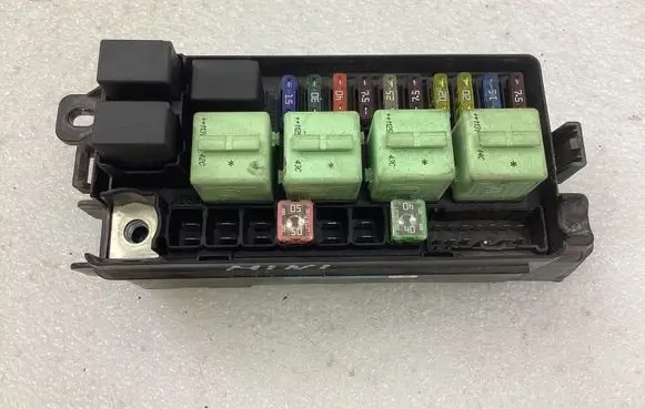 Mini Cooper Countryman R60 Fuse module 17236010 160432040811 9240943