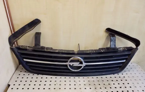 Opel Sintra Front bumper upper radiator grill